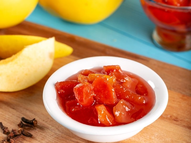 Hibisküs Çiçeği İle Büyüleyici Yakut Kırmızılığı
