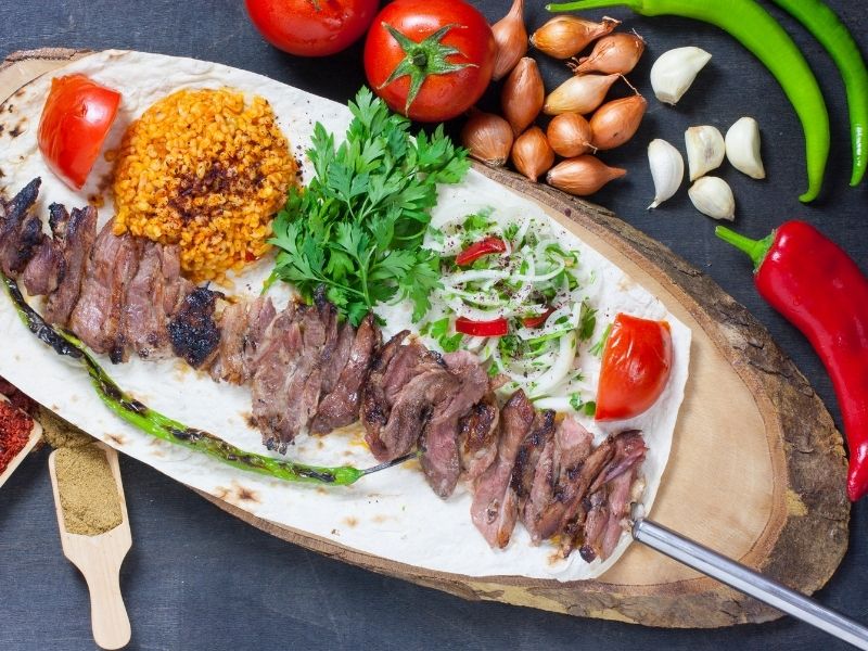 Ferahlatıcı Ve Dengeleyici: İnce Kıyım Söğüş Salata