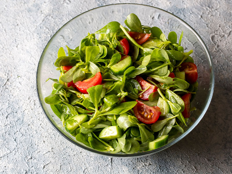 Pul Biber ile Semizotu Salatası