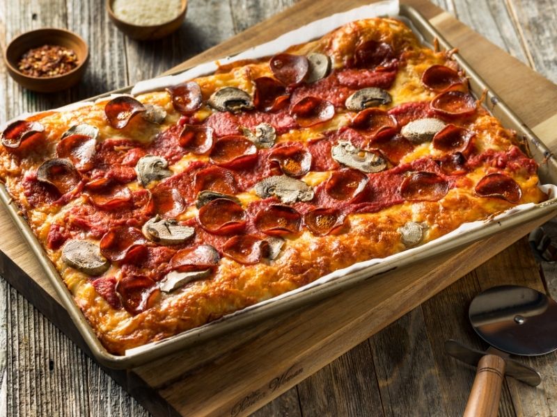 Akşam Yemeklerinin Yıldızı: Pratik Ev Yapımı Pizza