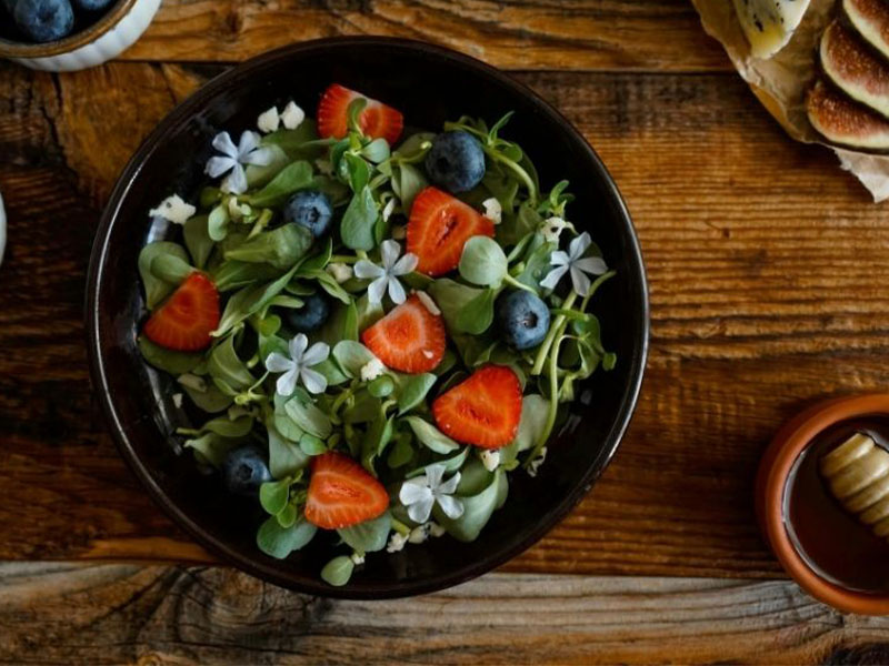 Şeftali ile Semizotu Salatası