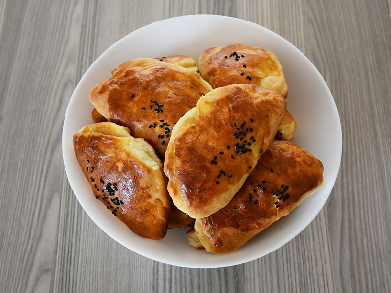 Fırını tekrar ısıtıp poğaçaları kısa süre pişirmek