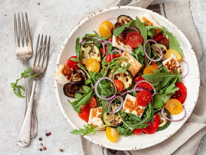 Hellimli Roka Salatası Tarifi