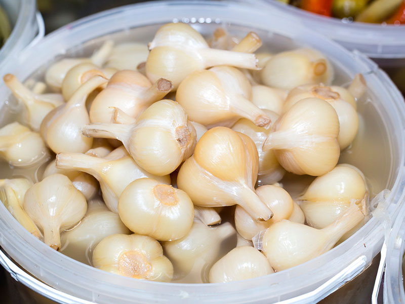 Sarımsakları Kavanoza Sıkıca Yerleştirin