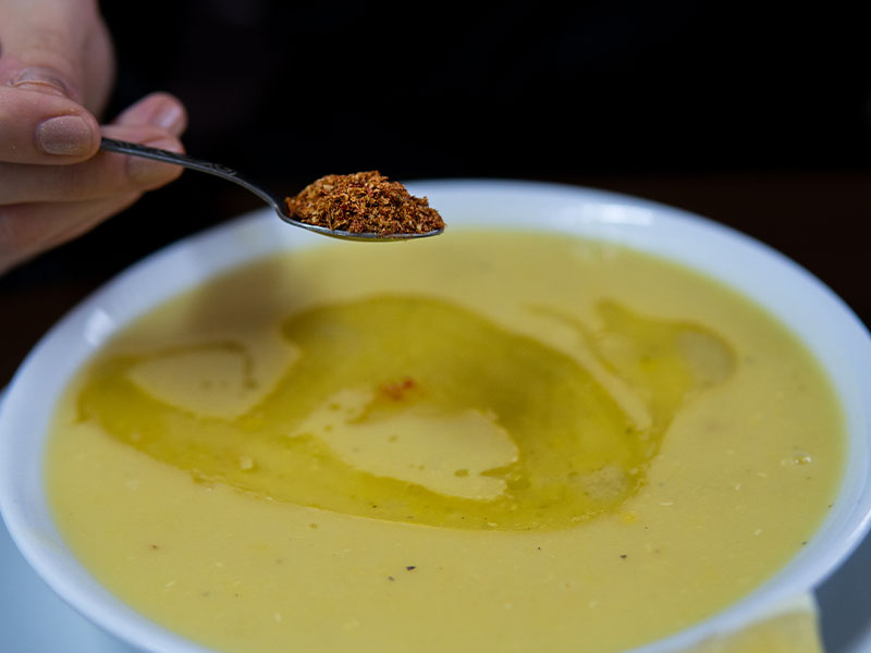 Tereyağında Un ve Zerdeçalı Kavurun