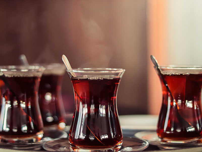 Demliğe Bir Çay Kaşığı Şeker Eklemek