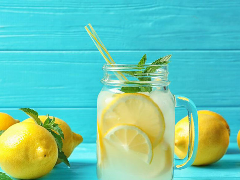 Limonatanın içine ne koyulur?