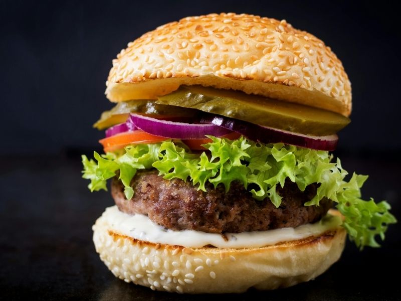 Köfteyi Dinlendirerek Gurme Hamburger Servisi Yapın