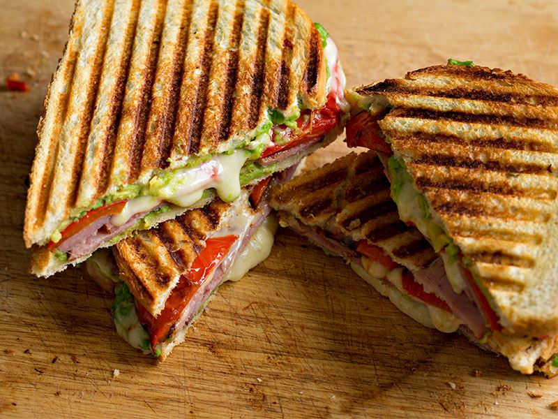 Sucuklu Kaşarlı Tost