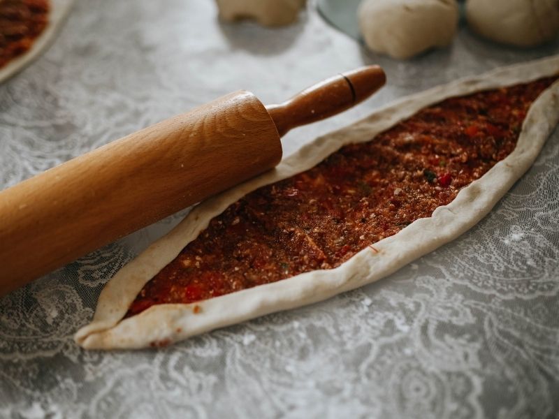 Fırından Sofraya Geleneksel Lezzet: Ev Usulü Pide
