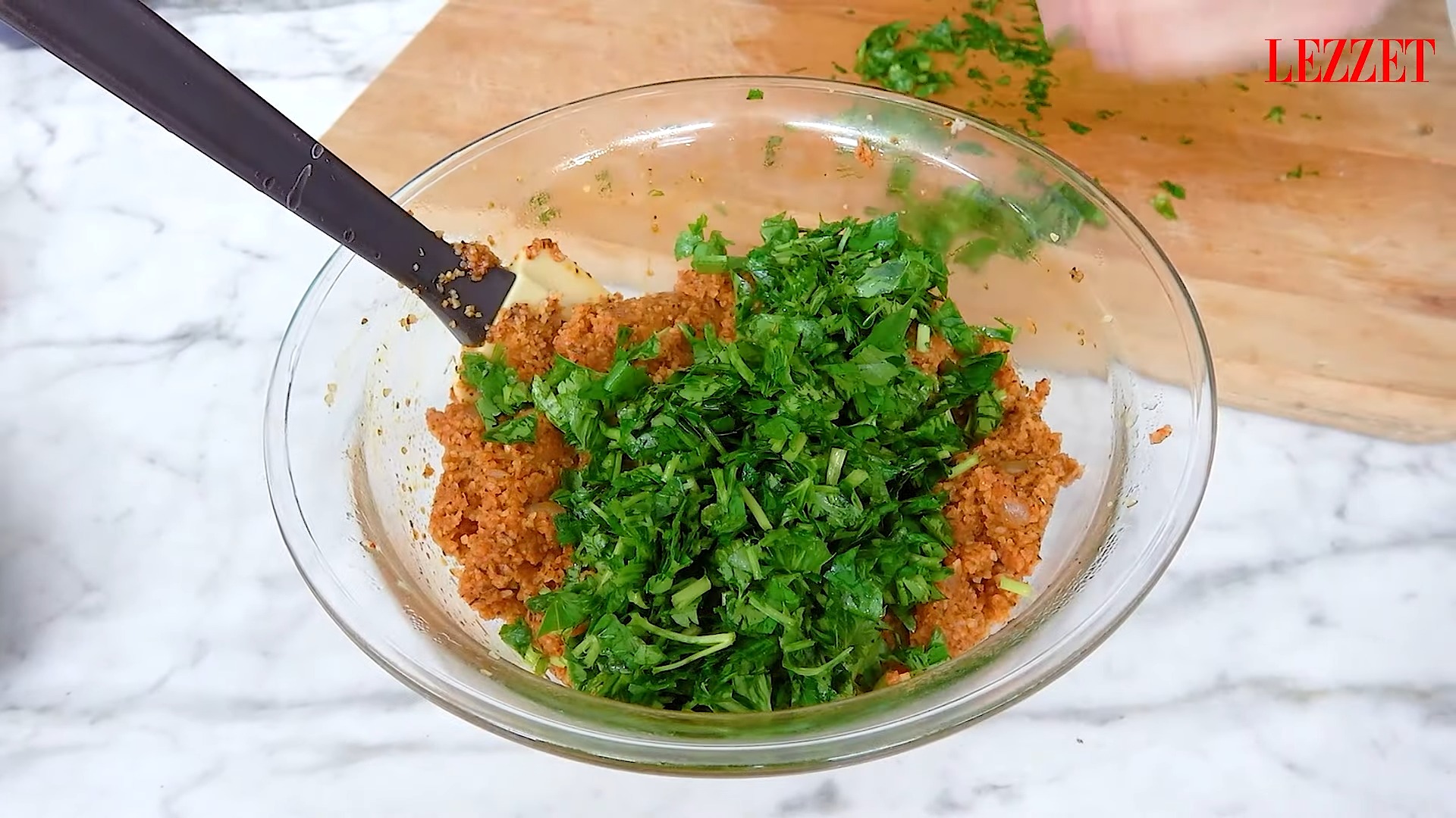 yeşillik eklenen kısır