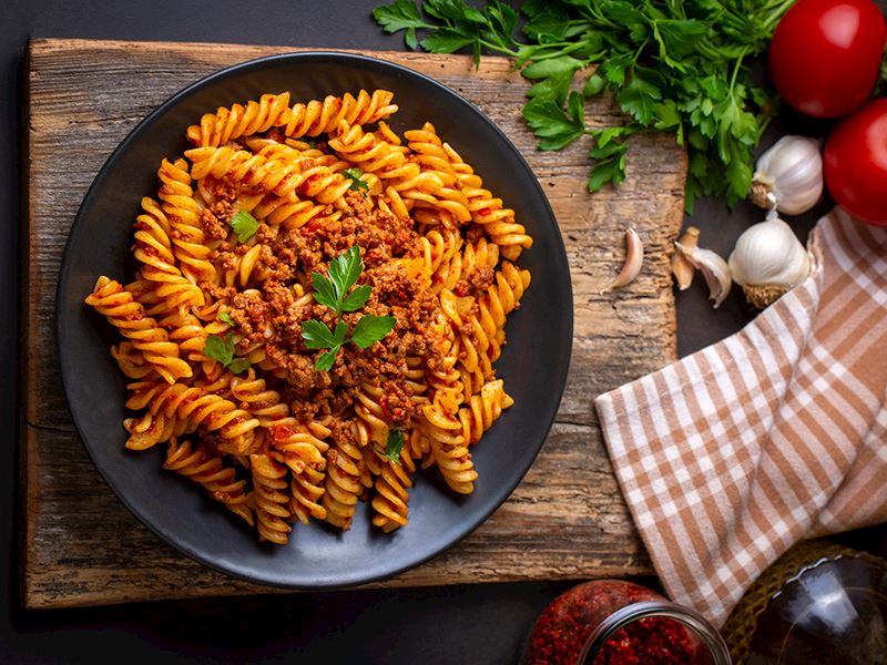 10 Dakikada Kıymalı Makarna Tarifi