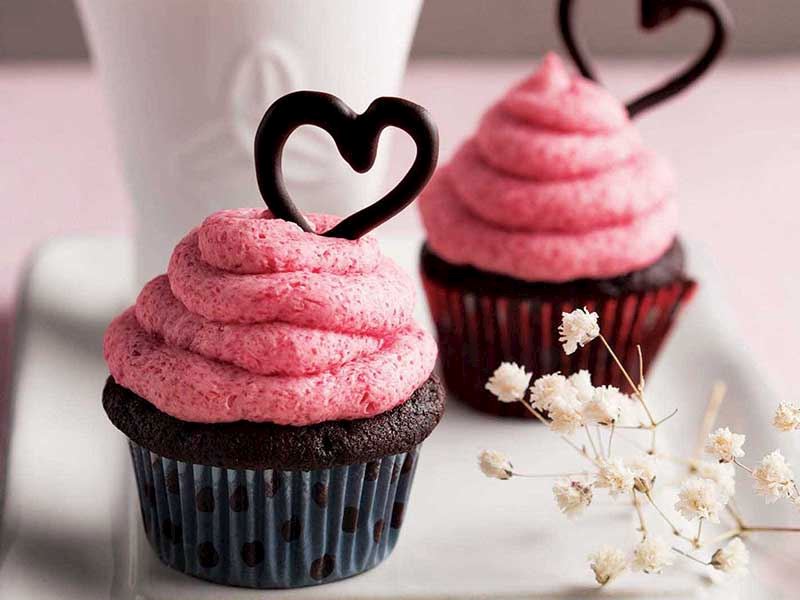 Ahududu ve bitter çikolatalı cupcake