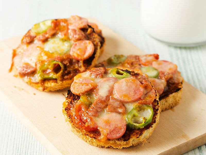 Air fryer’da tost ekmeğinden mini pizzalar