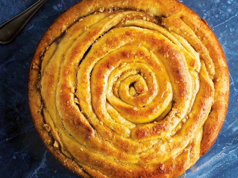 Akçaağaç Glazürlü Cevizli Çörek