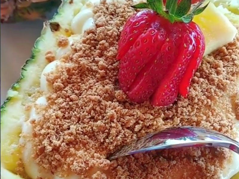Ananas yatağında magnolia