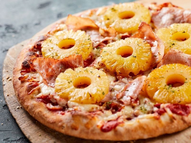 Ananaslı Pizza