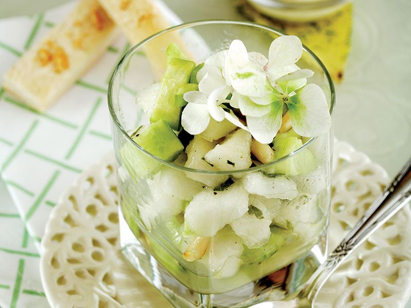 Antep fıstıklı ve naneli armut