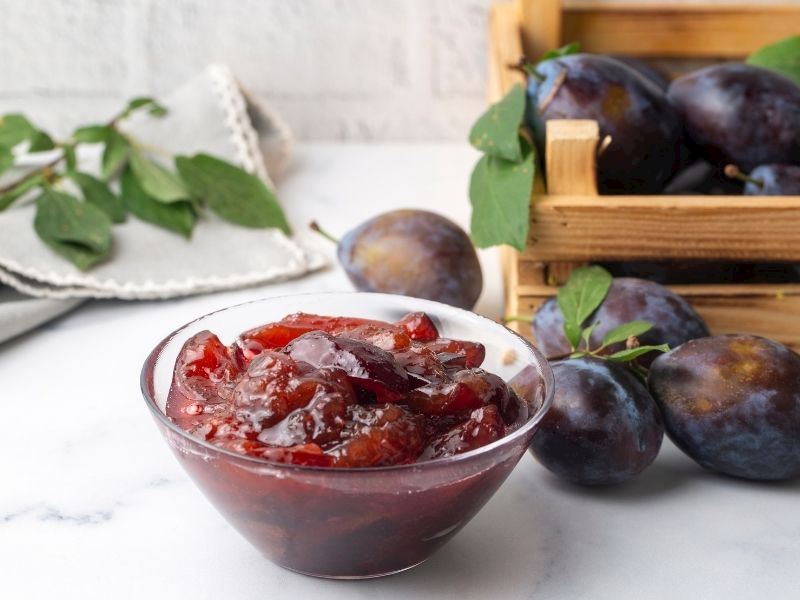 Az Malzemeyle Tam Kıvamında Mürdüm Eriği Marmelatı Tarifi