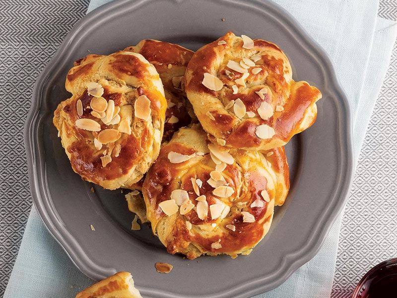 Badem ezmeli ve tahinli çörek