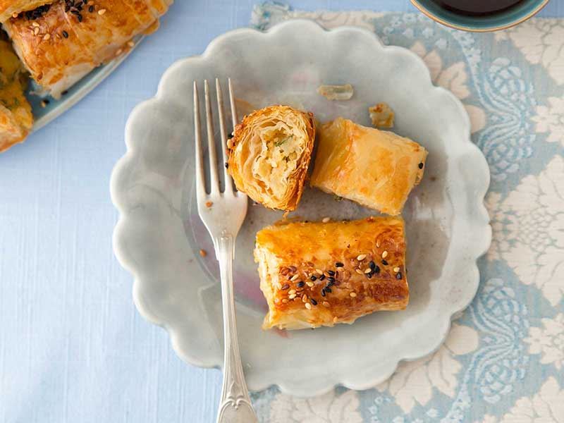 Baklava yufkasıyla patatesli börek