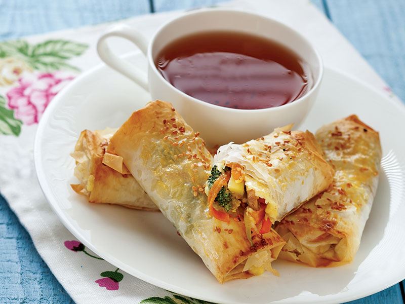 Baklava Yufkasında Sebzeli Börek