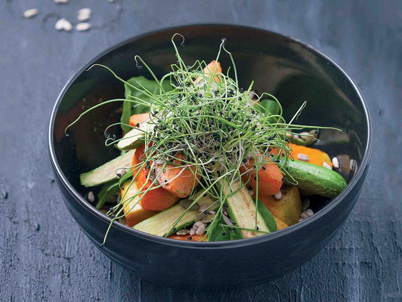 Balkabaklı baby kabak ve çekidekli salata (Turp filizi ile)