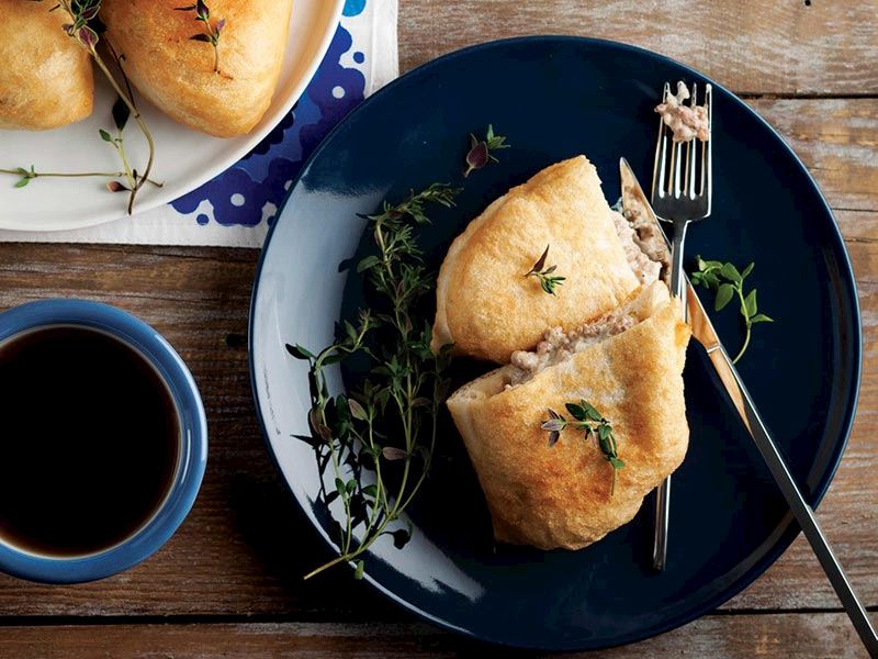 Beşamel soslu kıymalı börek