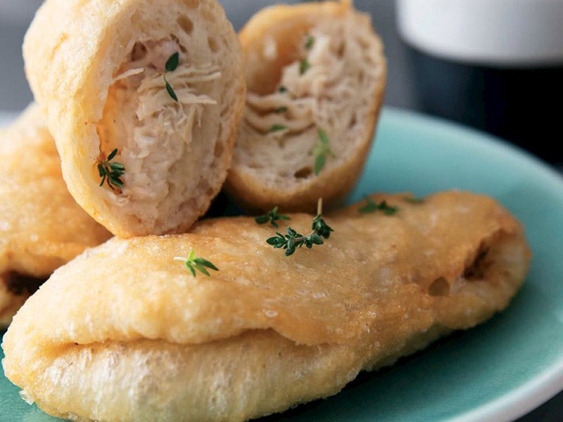 Beşamel soslu tavuk etli pratik börek