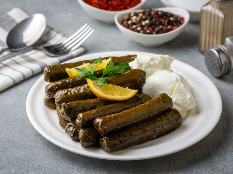 BOL SOĞANLI NAR EKŞİLİ YAPRAK SARMA TARİFİ