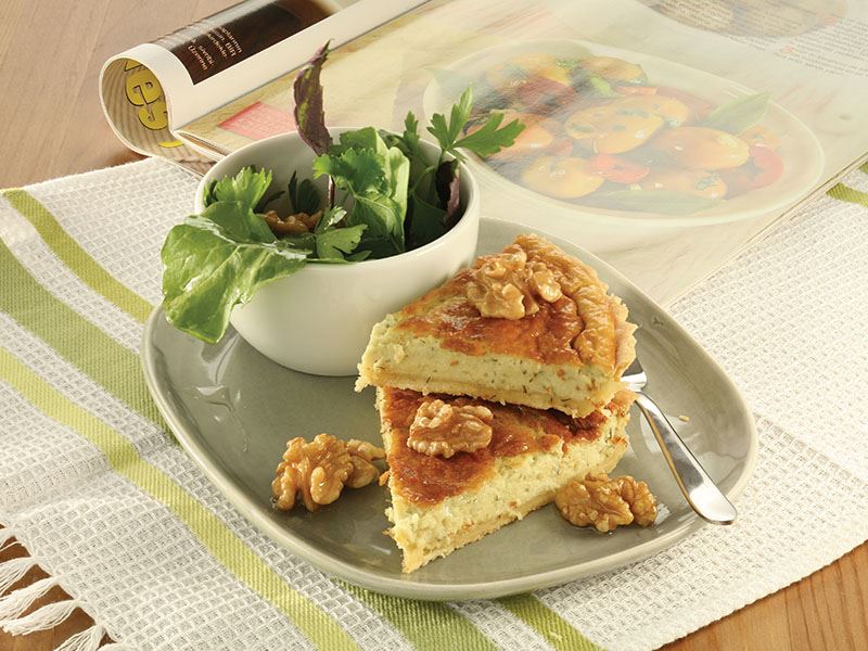 Cevizli ve kızarmış sarımsak soslu rokforlu tart