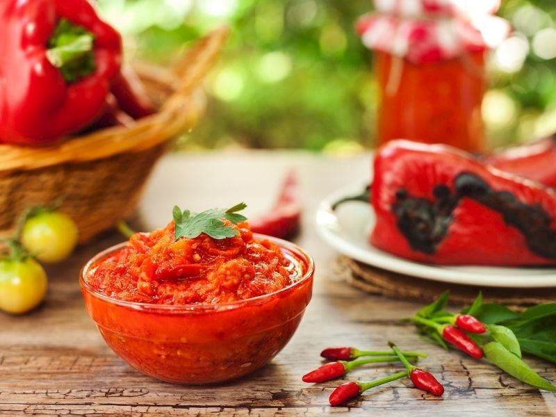 ÇİĞDEN HAZIRLANAN DOĞAL ACI DOMATES SOSU TARİFİ