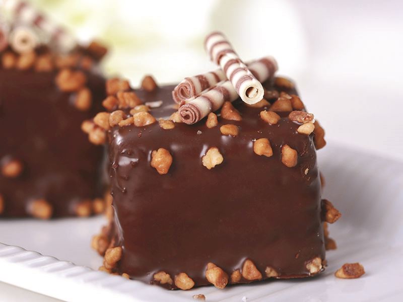 Çikolata kaplı küp kekler Tarifi Nasıl Yapılır?