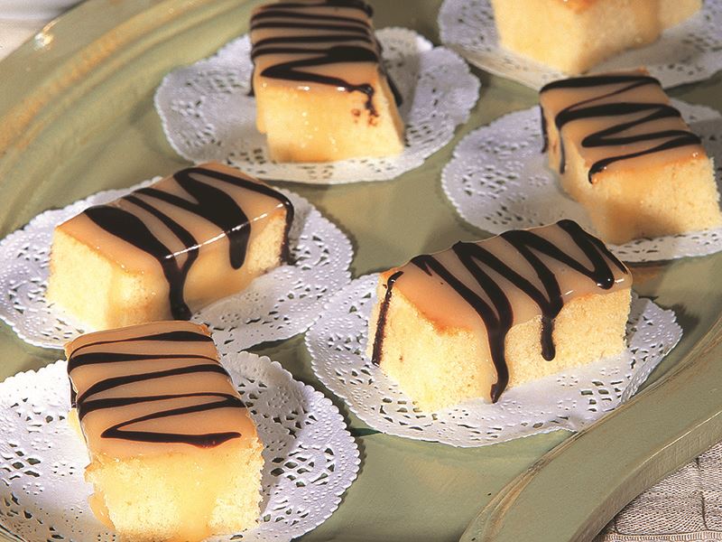 Çikolata soslu mini kekler Tarifi Nasıl Yapılır?