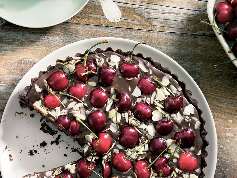 Çikolatalı ve kirazlı tart