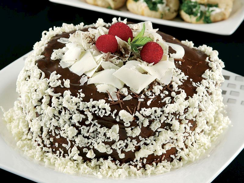 Çikolatalı şerit pasta