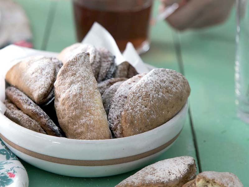 Çilek reçelli çörek