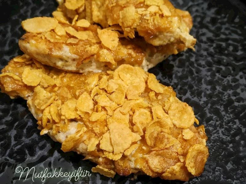 Cornflakes kaplı kremalı tavuk
