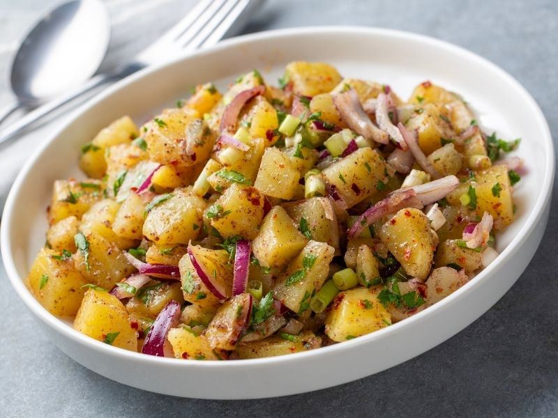 Dağılmadan Tam Kıvamında Patates Salatası Tarifi