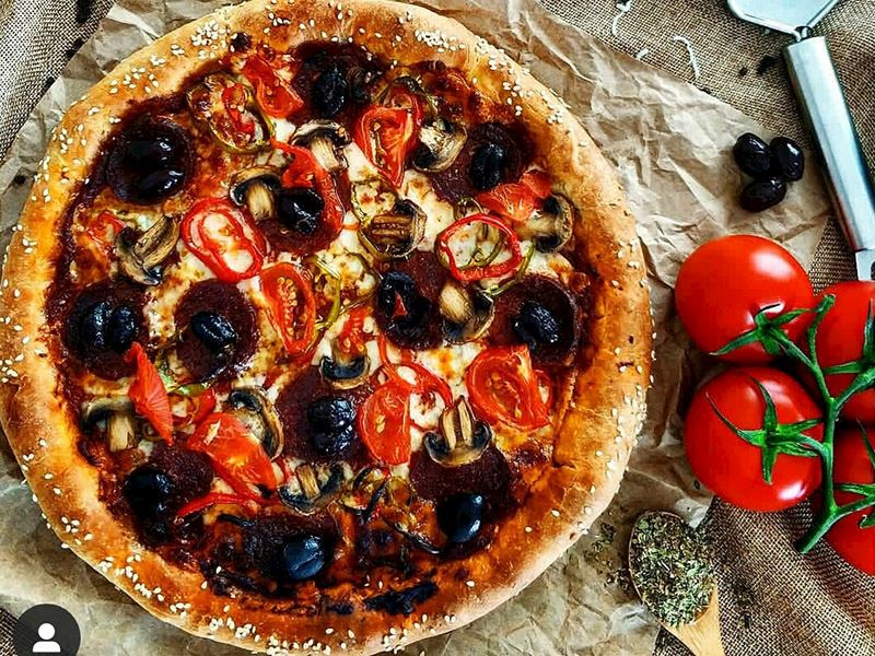 Dolgu kenarlı pizza