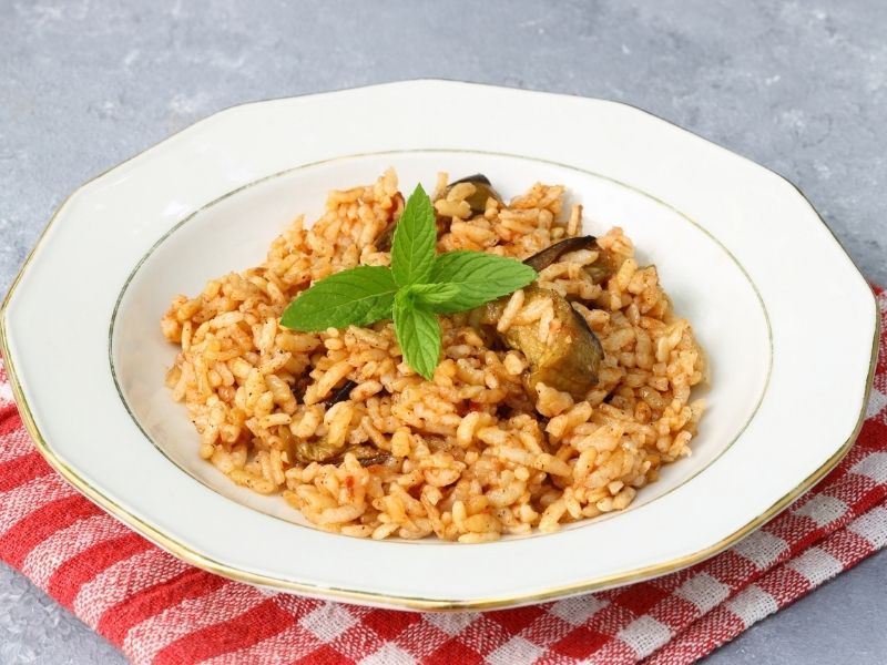 Domatesli Patlıcanlı Pilav Tarifi