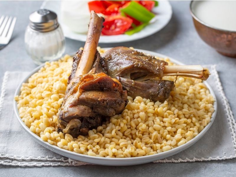 Fırında Kuzu İncikli Bulgur Pilavı Tarifi