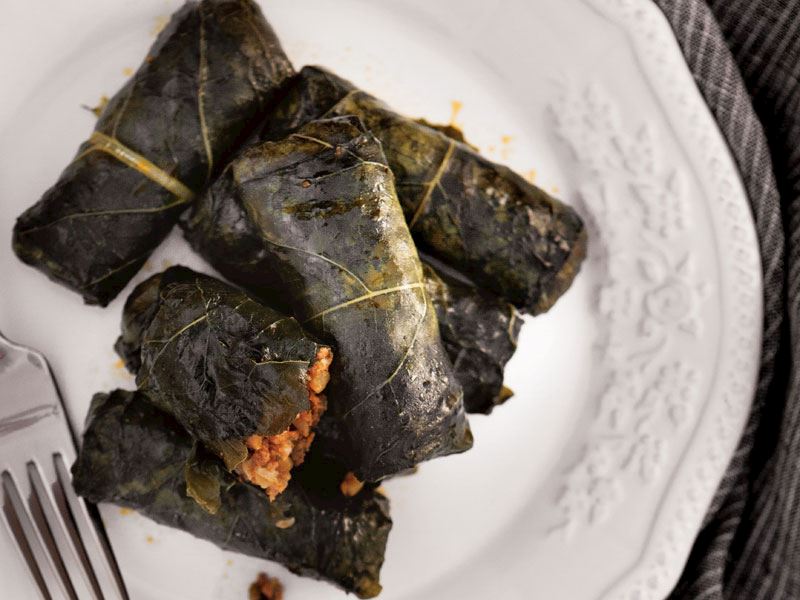 Güveçte karalahana sarması