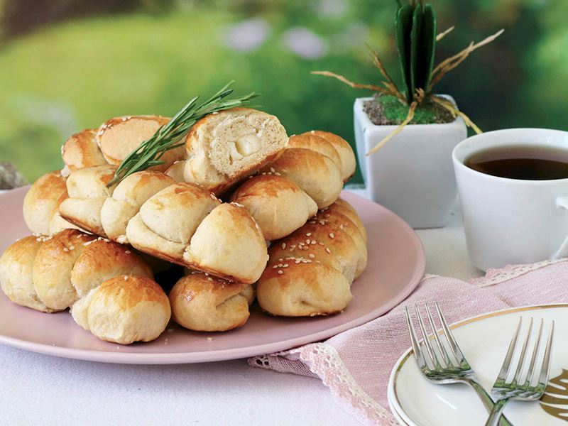 Raupengebäck mit Hallumkäse