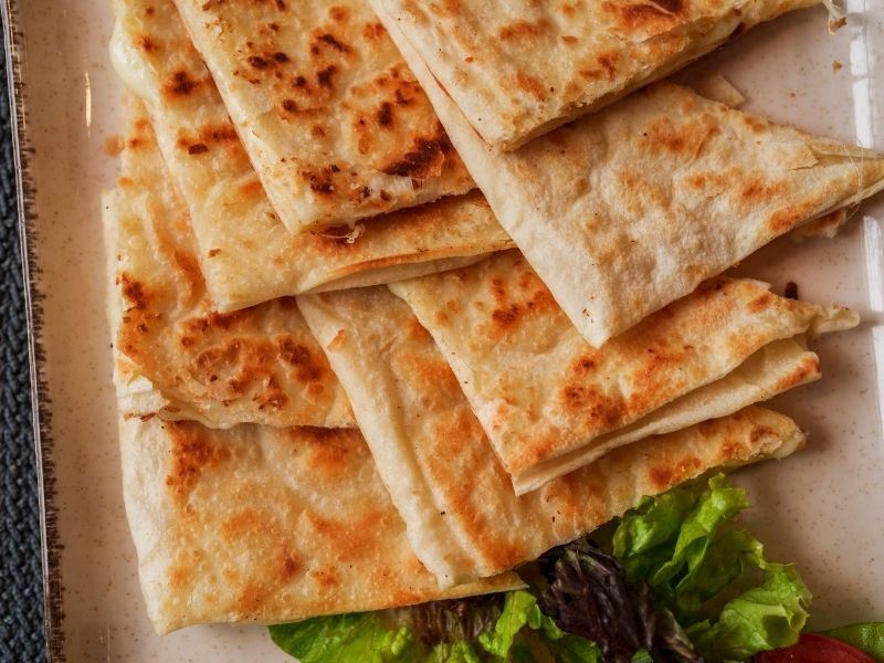 HER YİYENİN KIYMALI SANDIĞI PATLICANLI GÖZLEME TARİFİ
