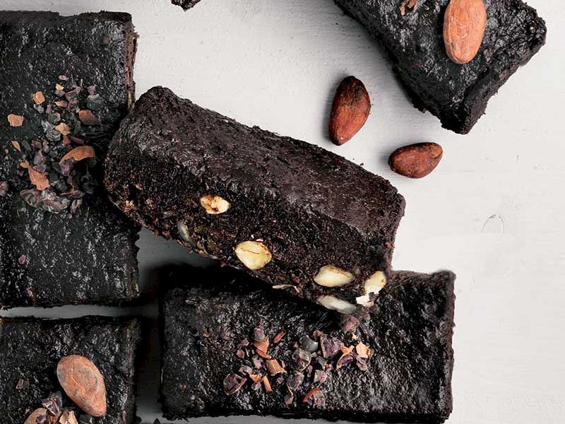 Hurma kaplamalı fındıklı brownie