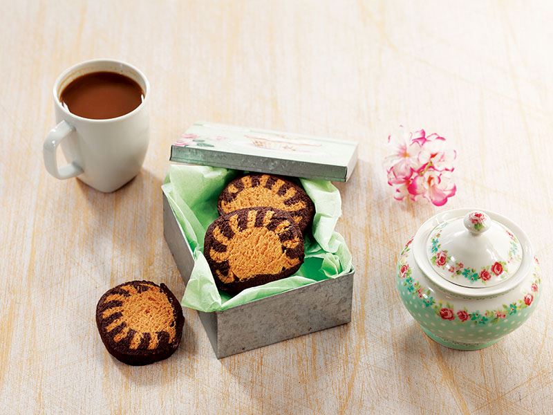 İki Renkli Zencefilli Kurabiye