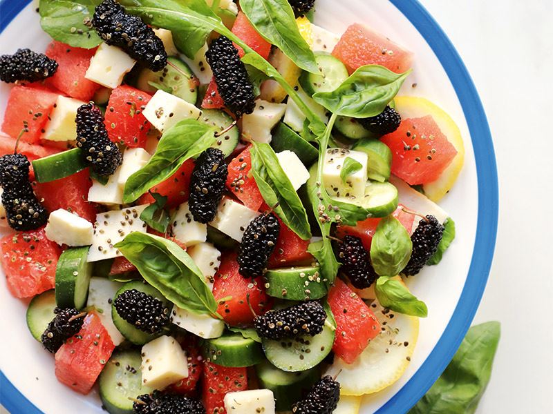 Karadutlu karpuz salatası