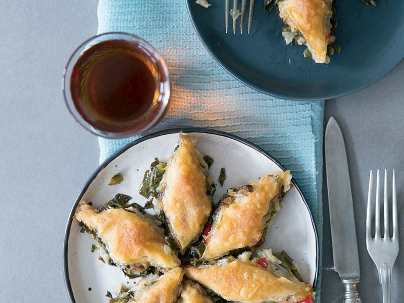 Karalahanalı ve mantarlı baklava böreği