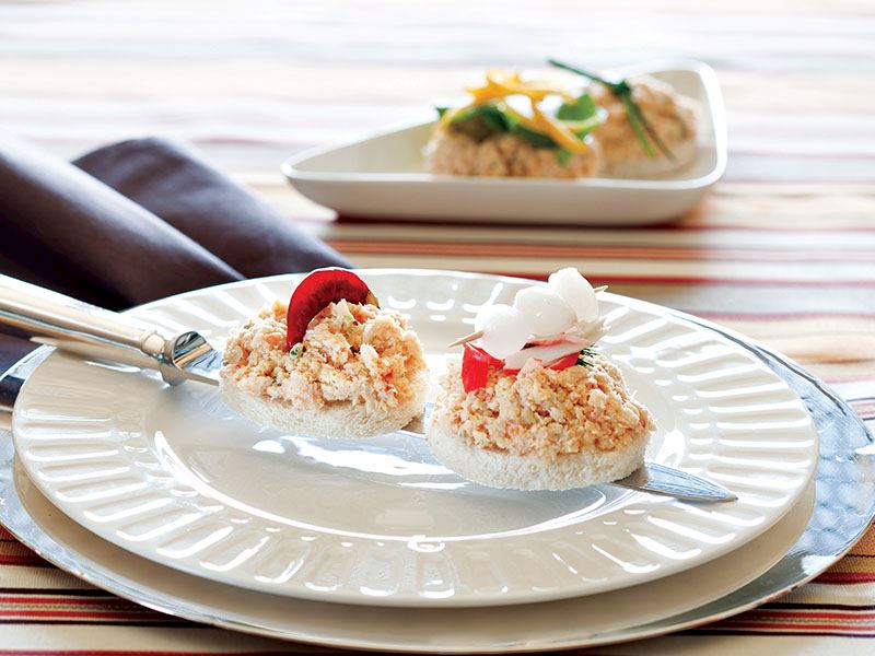 Karides, ton balığı ve greyfurt pateli kanepeler